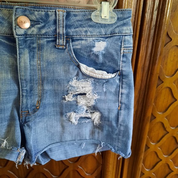 American Eagle Outfitters Distressed Hi-Rise Shortie Denim Shorts - 6 - Picture 7 of 16